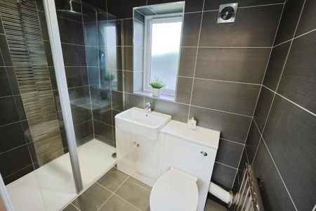 4 bedroom detached house to rent - Photo 3