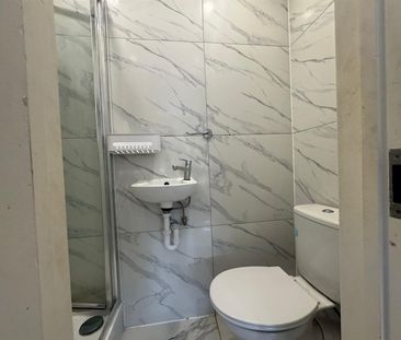 Grange Close, Hayes UB3, London - Photo 2