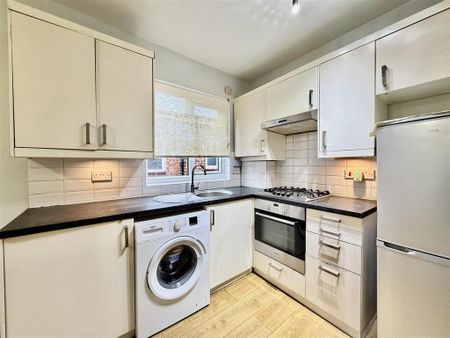2 bedroom maisonette to rent - Photo 4