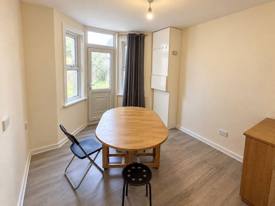 2 Bed Flat, Romford Road, E12 - Photo 1