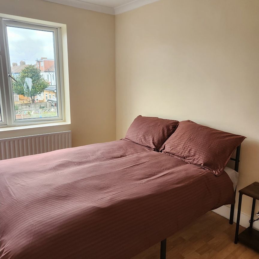 Room in a Shared House, South Park Rd, IG1 - Photo 1