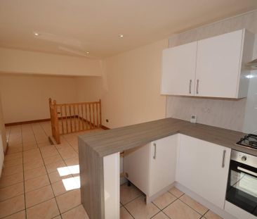 2 bedroom semi-detached house to rent - Photo 6