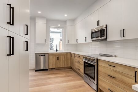 3 Bed Townhouse In Highland Park | Garage | Private Fenced Yard, Premium Location - Photo 4