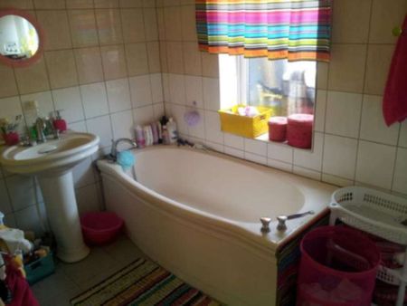 Price £2,000 pcm - Available Now - Furnished - Photo 5