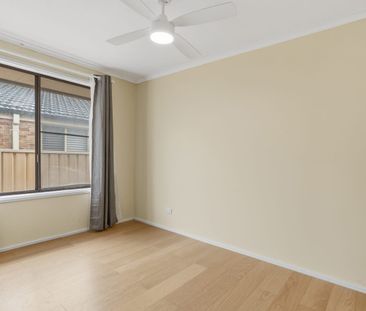 Family home in Killarney Vale - Photo 4