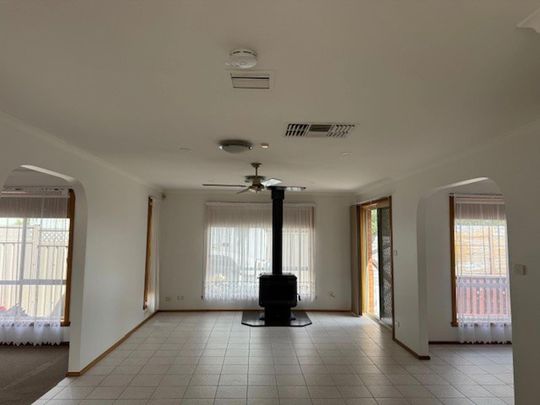 3 BEDROOM HOME + STUDY - Photo 1