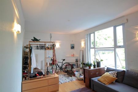 Studio to rent - Photo 2