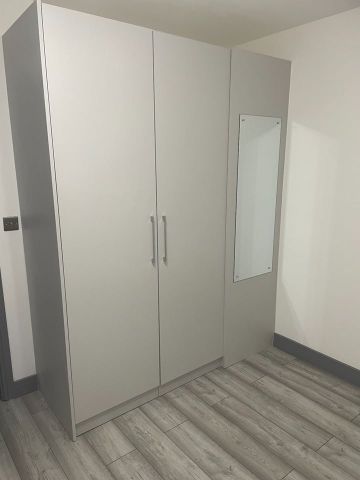 1 Bed Flat, York Place, IG1 - Photo 4