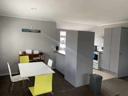 Refurbished Home in Quiet Cul-De-Sac - Poike - Photo 2