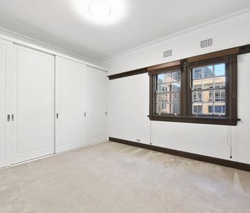 Top floor 3 bedroom apartment moments from Crows Nest Village - Photo 4