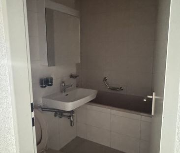 Bel appartement de 3.5 pièces avec cheminée et grand balcon avec vue - Photo 3