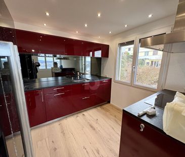 FRESHLY RENOVATED WITH BEAUTIFUL VIEWS - Foto 2