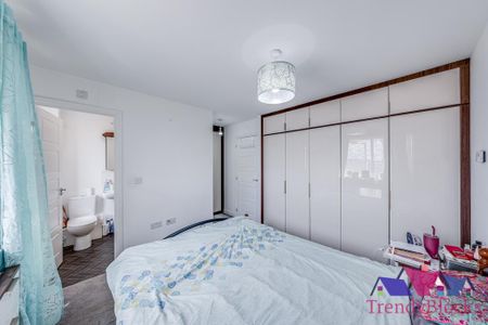 4 bedroom terraced house to rent - Photo 5