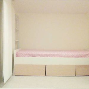 NEW!! Furnished Cozy 1 Bd 1 Bath bsmt Apt at Bloor and Spadina - Photo 2