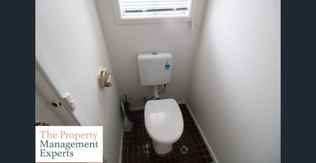 ✨ Freshly Updated Family Home in Prime Eaglevale Location ✨ 3 Bedrooms | 1 Bathroom | Fresh Paint | Brand New Carpets - Photo 1