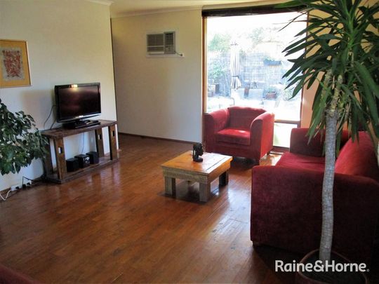 Furnished Courtyard Retreat - Private, Peaceful & Low Maintenance - Photo 1