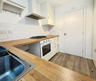 3 bedroom semi-detached house to rent - Photo 6