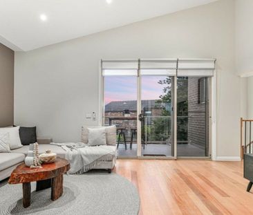 Contemporary Beachside Living - Photo 2