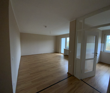 Renovierte 3-Zimmer-Wohnung mit Balkon und modernem Badezimmer - je... - Photo 1