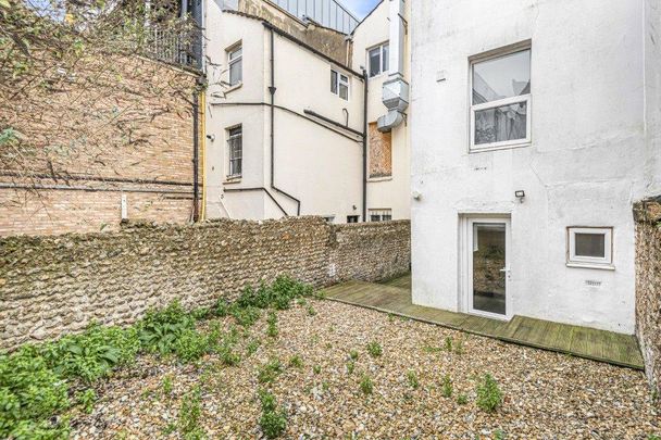 6 bedroom terraced house to rent - Photo 1