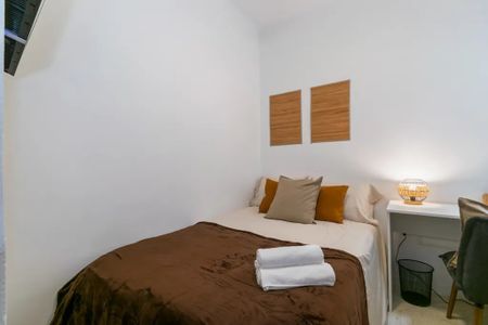 Carrer de Còrsega, Barcelona, Catalonia 08026 - Photo 2