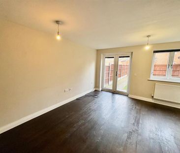 4 bedroom semi-detached house to rent - Photo 6