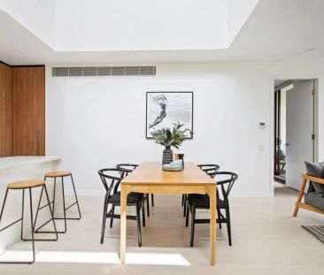 Luxurious Top-Floor Apartment in The Centre of Manly - Photo 4