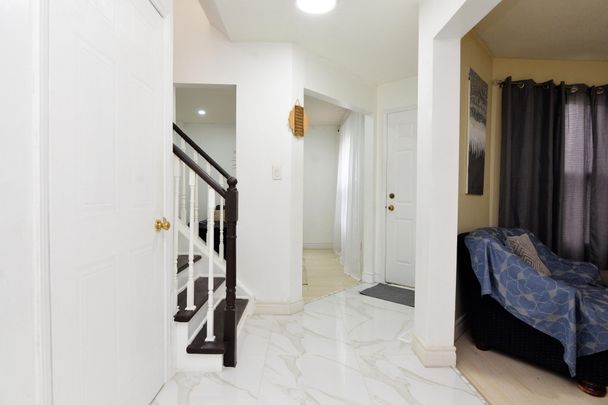 For Lease - 9 Ravenswood Drive Unit# Main/2nd Floor, Brampton, Ontario - Photo 1