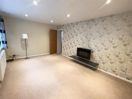 3 bedroom semi-detached house to rent - Photo 2