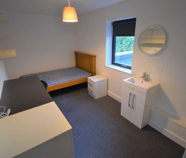 7 Bed End Terrace, Hillside Court, RG1 - Photo 4