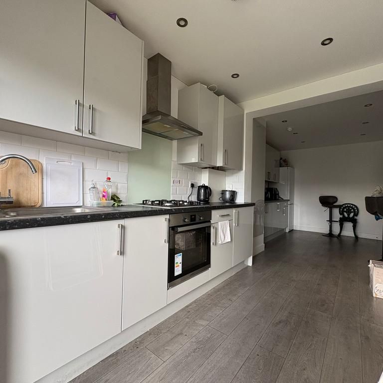 1 bedroom house of multiple occupation to rent - Photo 1