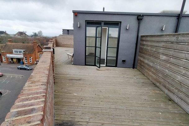 Station Parade, LETCHWORTH GARDEN CITY - Photo 1