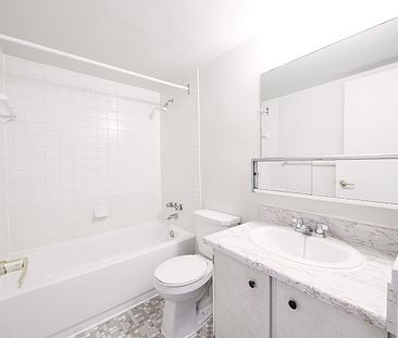 Large 2 Bedroom in Central Mississauga - Photo 4