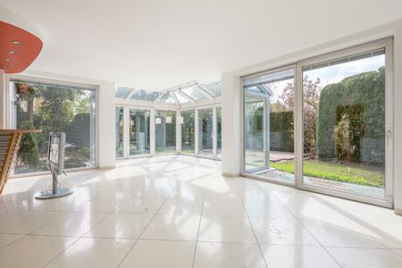 Familienfreundliche Doppelhaushälfte mit Garten, EBK und Doppelgarage in ruhiger Lage - Photo 2