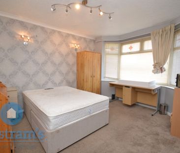 4 bed Detached House for Rent - Photo 4