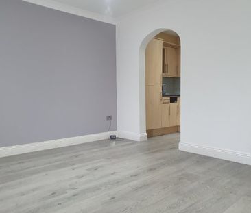 Grayton Court, Hursley Road - Photo 2