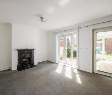 4 bedroom semi-detached house to rent - Photo 2