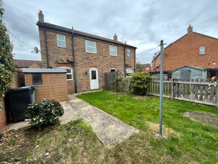 3 bedroom Semi-Detached House to let - Photo 5