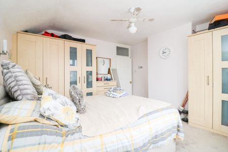 4 bedroom semi-detached house to rent - Photo 2