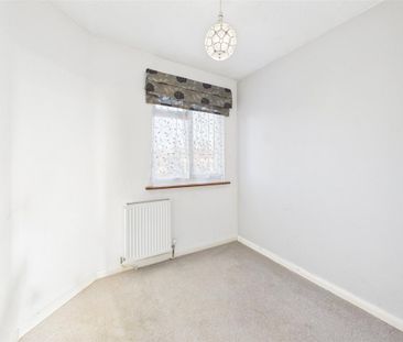 4 bedroom end of terrace house to rent - Photo 4