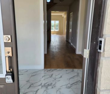 Detached Home For Lease | E9056430 - Photo 4