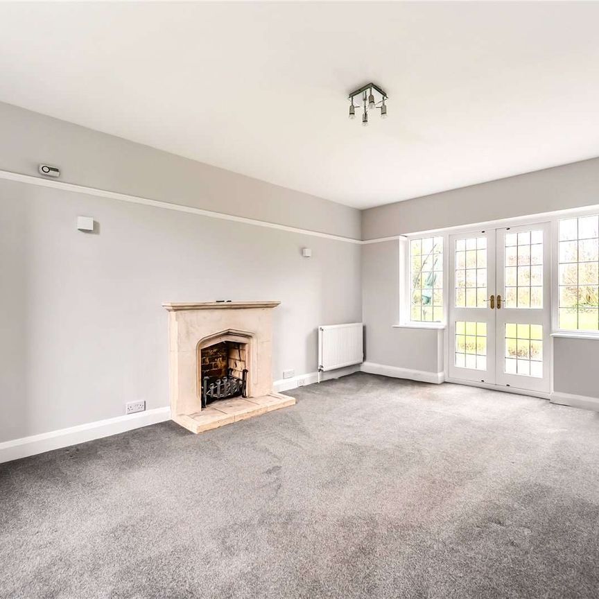 Beautifully presented 5 bedroom family home in popular southern part of town - Photo 1