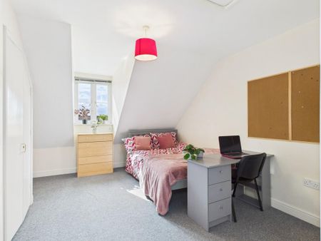 4 bedroom semi-detached house to rent - Photo 5