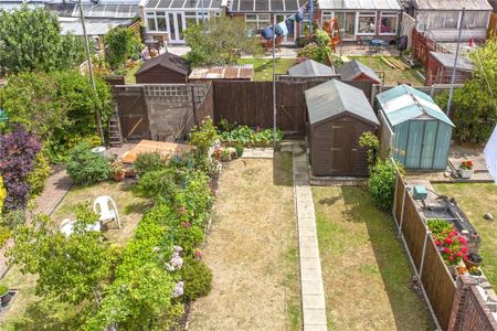 4 bedroom terraced house to rent - Photo 5