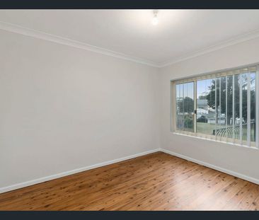Comfortable Ground Floor Living in Convenient Location - Photo 5