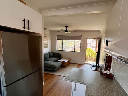 Stylish & Refreshed Two Bedroom Unit In Prime Fairy Meadow Location - Photo 2