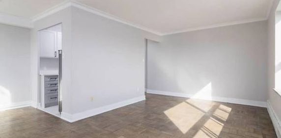 Renovated 1 Bedroom in East York - Photo 2