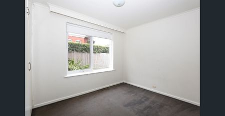 Renovated 3 bedroom apartment in heart of Malvern - Photo 3