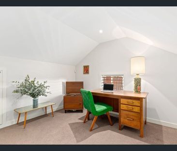 Dream Californian Bungalow in Prime McKinnon Zone! - Photo 4