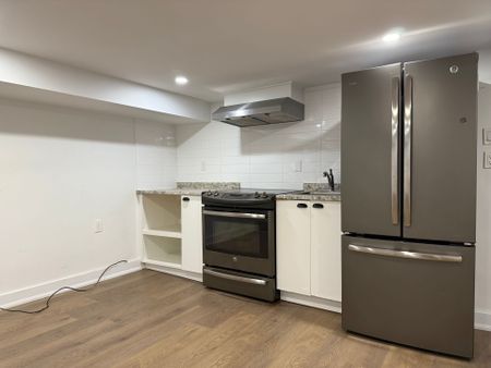For Lease - 22 Glenside Avenue Unit# Lower, Toronto, Ontario - Photo 5